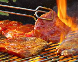 GRIGLIATE E BARBECUE, L’ESPERTO AVVISA: ”NON ESAGERARE, SI RISCHIA IL CANCRO”. ECCO IL DECALOGO