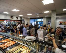 L’AQUILA: BAR DUOMO PETTINO, FESTA CON 70 CHILI DI GELATO E 40 TEGLIE DI PIZZA