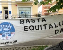 BASTA EQUITALIA DAY A PESCARA FRATELLI D’ITALIA PROTESTA DAVANTI SEDE IN VIA D’ANNUNZIO