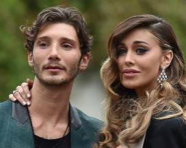 CRISI TRA DE MARTINO E BELEN? LA VERITA’ E LE POSSIBILI CAUSE DELLA ROTTURA IN DIRETTA TV