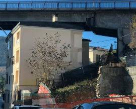 L’AQUILA: ”CADONO SPESSO CALCINACCI DAL PONTE BELVEDERE”, LA RABBIA E LE PAURE DI UNA RESIDENTE