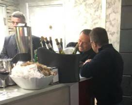 L’AQUILA: BERLUSCONI AL ”TROPICAL”, APERITIVO CHIUDE LA RICCA GIORNATA