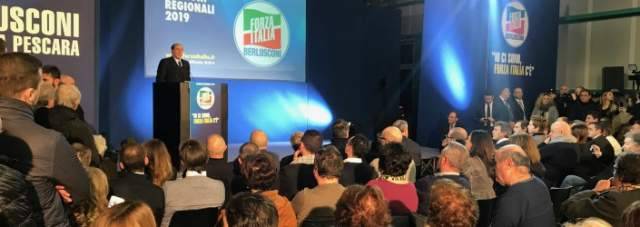 REGIONALI: BERLUSCONI SUL PALCO A PESCARA, ”CENTROSINISTRA SOTTO DI 11 PUNTI”
