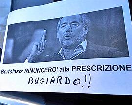 GRANDI RISCHI BIS: PROCESSO SLITTA, AVVOCATI CHIAMANO IL CSM E VOLANTINAGGIO IN STRADA