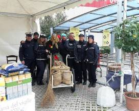 MONTESILVANO: BEFANA DEL VIGILE, RACCOLTI 10 QUINTALI DI DERRATE ALIMENTARI