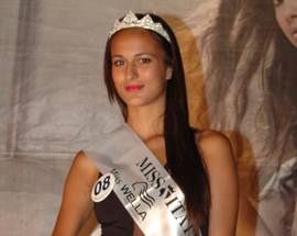 FALLO: MISS IN PASSERELLA, IN GIURIA IL PARROCO DEL PAESE