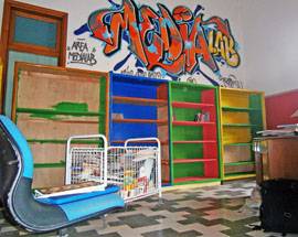 L’AQUILA:  BIBLIOTECA IN CENTRO ”FAI DA TE” NELL’ASILO OCCUPATO