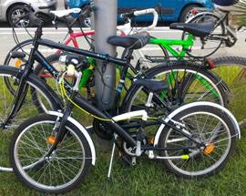 PESCARA: RIMOSSE BICICLETTE IN SOSTA SELVAGGIA SULLE AIUOLE DEL LUNGOMARE