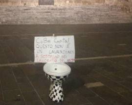 HATRYA: UN BIDET NEL CENTRO DI TERAMO, ”DEDICATO” AL FONDO SPECULATIVO CHE VUOLE LICENZIARE