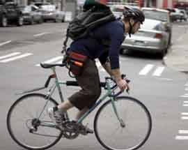 PESCARA: MEGA BUCA IN STRADA RAGAZZINO CADE DA BICI, FERITO