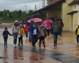 SCUOLA SAN DEMETRIO IN GITA AL PARCO DIVERTIMENTI, MA ALUNNI RESTANO FUORI