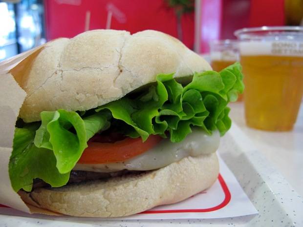 PESCARA: EVADE DAI DOMICILIARI PER BIRRA E PANINO, ARRESTATO