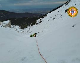 MAJELLA: ESCURSIONISTA SCIVOLA SUL GHIACCIO PER 400 METRI, RECUPERATO