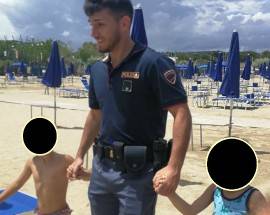 SPARISCONO MENTRE GIOCANO IN SPIAGGIA: RITROVATI DUE BAMBINI DI 4 ANNI