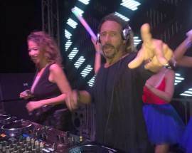 FOLLA IN DELIRIO PER BOB SINCLAR, SERATA SENZA PRECEDENTI A FOSSACESIA; IL VIDEO