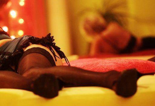 FACEVA PROSTITUIRE NIPOTE IN CASA, DONNA DENUNCIATA