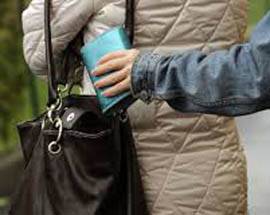 FIERA EPIFANIA: 15 BORSEGGI, FOGLI DI VIA E MERCE SEQUESTRATA