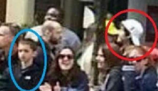 MARATONA BOSTON: FOTO SCHOCK, L’ATTENTATORE CAMMINA DIETRO IL PICCOLO MARTIN