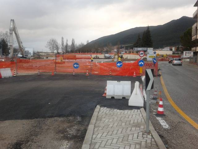 L’AQUILA: STRETTA E PERICOLOSA, LA NUOVA BRETELLA FA DISCUTERE