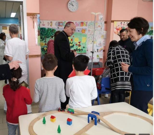 CHIETI: ARCIVESCOVO BRUNO FORTE FA VISITA AI PAZIENTI ALL’OSPEDALE