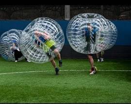 GIORNATA MONDIALE DEL RIFUGIATO: A L’AQUILA TORNEO DI BUBBLE BALL