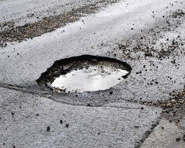 L’AQUILA: VORAGINI NELLE STRADE DI TORNIMPARTE, LETTORE DENUNCIA
