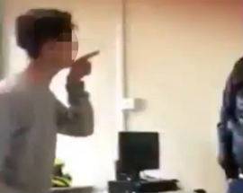 OFFESE AL PROF RIPRESE DAL TELEFONINO, TRE BULLI SOLO RIMANDATI A SETTEMBRE