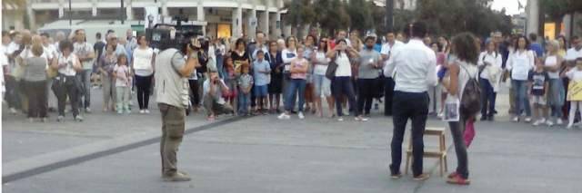 SCUOLA: A PESCARA FLASH MOB DEI DOCENTI COSTRETTI A TRASFERIRSI LONTANO DA CASA