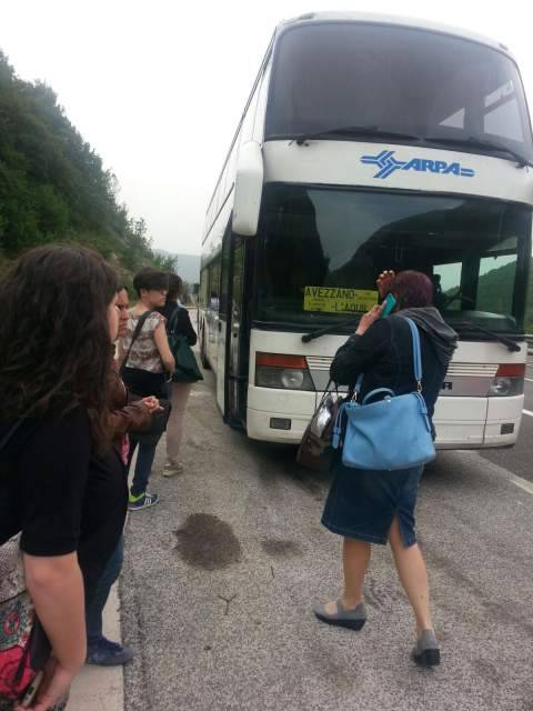 BUS IN AVARIA, NUOVA ODISSEA E PENDOLARI A PIEDI SULLA A24