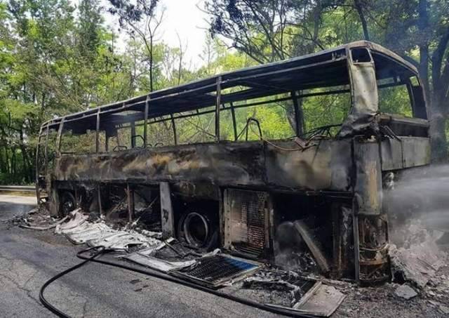BUS DISTRUTTO DA INCENDIO, TUTTI SALVI A GORIANO SICOLI
