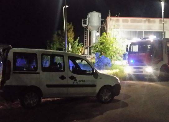 COLLEDARA: INCENDIO A FABBRICA SOUVENIR E ARTICOLI RELIGIOSI, ANALISI ARTA PER RISCHIO INQUINAMENTO