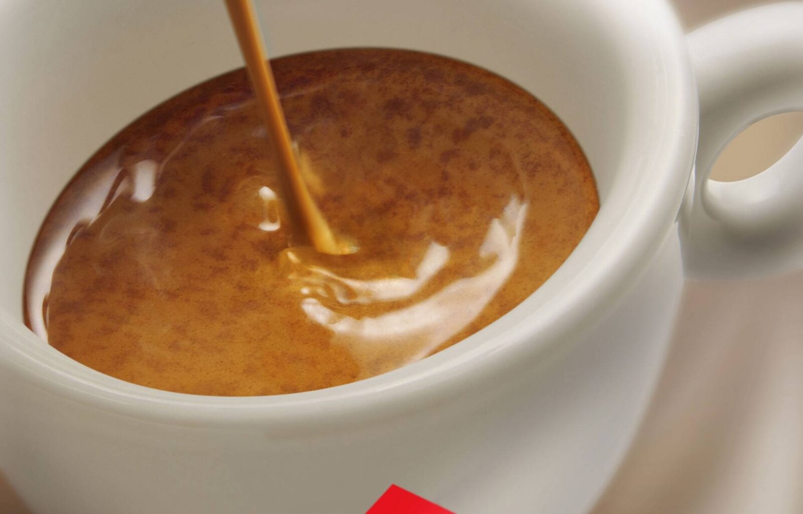 FASE 2: GLI ITALIANI VOGLIONO TORNARE AL CAFFE’ AL BAR, ”DISPOSTI ANCHE A PAGARE DI PIU”’