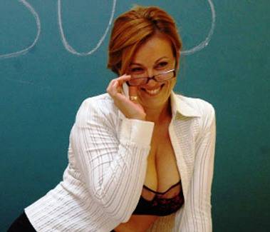 MAMME IN POSA PER CALENDARIO HOT: ”VOGLIAMO SALVARE LA SCUOLA”