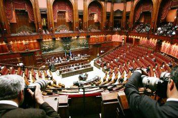 PARLAMENTARI STAKANOVISTI: TRE ABRUZZESI GUIDANO LA CLASSIFICA DEI PIU’ PRESENTI