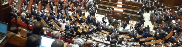 MATRICOLE E VETERANI TRA GAFFE ED EMOZIONI GLI ABRUZZESI AL DEBUTTO DEL PARLAMENTO