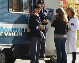 GIORNATA CONTRO VIOLENZA DONNE: CAMPER POLIZIA A L’AQUILA E SULMONA