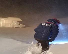 MALTEMPO: POLIZIA SALVA A ROCCARASO COPPIA DI ANZIANI E TRE NIPOTINI
