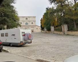 L’AQUILA: ”SCALINATA DI SAN BERNARDINO DIVENTA AREA CAMPER”, LA SEGNALAZIONE