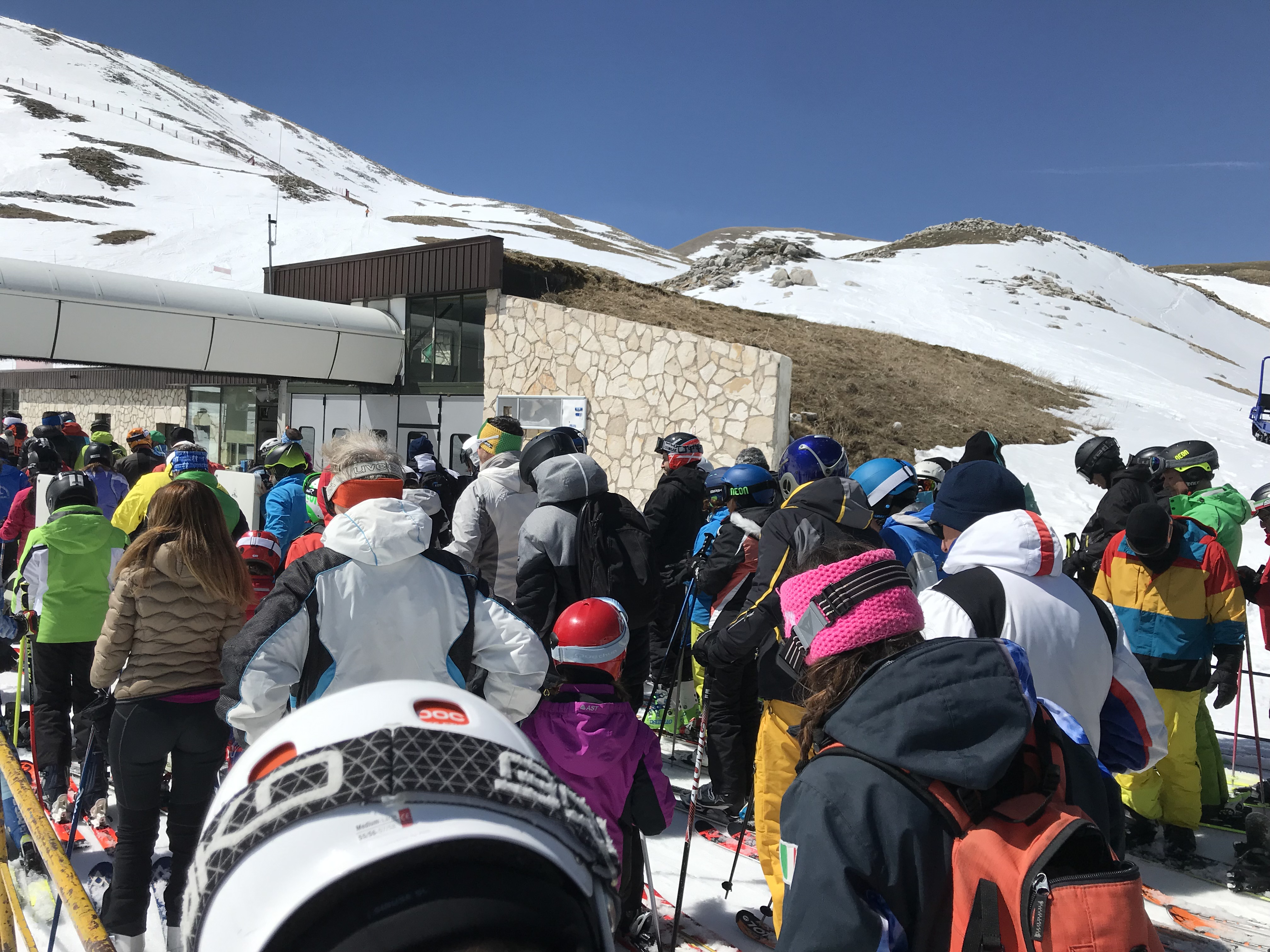 PASQUA SUGLI SCI, A CAMPO IMPERATORE IMPIANTI PRESI D’ASSALTO