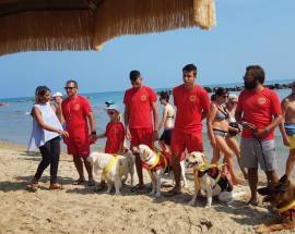 PESCARA: SALVATAGGIO IN MARE, MATTINATA DI ESERCITAZIONE IN SPIAGGIA PER I CANI