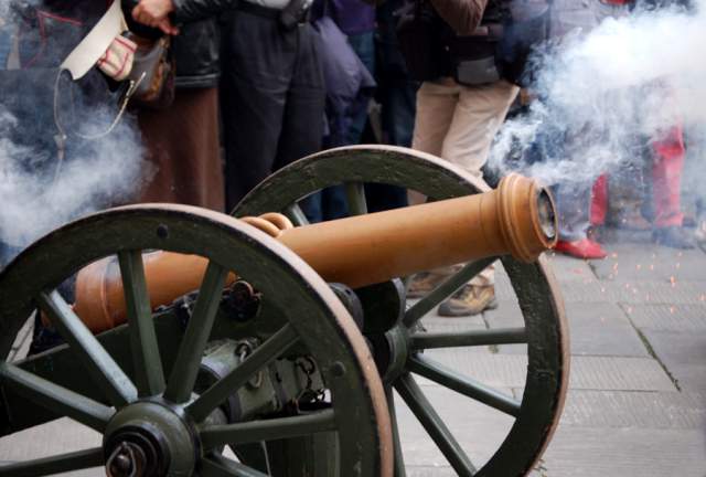 PESCARA: VA NELL’ORTO E CI TROVA DUE COLPI  DI CANNONE, SI INDAGA