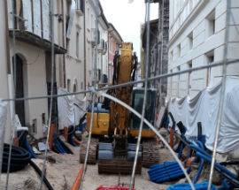SOTTOSERVIZI L’AQUILA, CANTIERE NEI WEEKEND PER RECUPERARE TEMPO PERSO