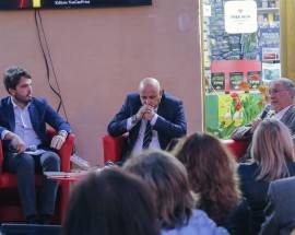 ”IL CAPPELLO DELLA BADANTE”, PIENONE PRESENTAZIONE ALL’AQUILA PER IL GIALLO AMBIENTATO IN ABRUZZO