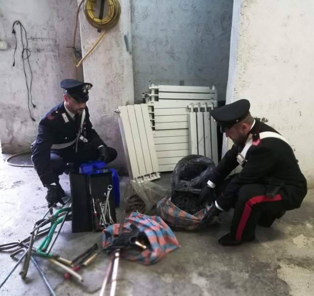 SORPRESO AD ACCATASTARE CALORIFERI RUBATI, ARRESTATO