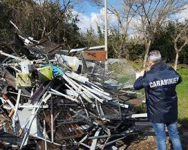 CARABINIERI FORESTALI: SEQUESTRATO DEPOSITO ILLECITO DI RIFIUTI A LORETO APRUTINO