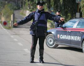 DROGA: CARABINIERI FERMANO GIOVANE E RISALGONO A SPACCIATORE, IN MANETTE AQUILANO E MAROCCHINO