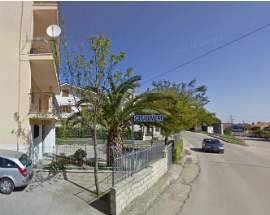 TENTA DI ESTORCERE DENARO, 60ENNE DI TOLLO NEI GUAI
