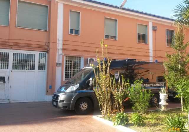 DETENUTO CHIETI AGGREDISCE AGENTI: SAPPE ‘ORA TASER’