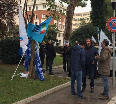 CARCERE PESCARA: SIT-IN SINDACATI, ‘ DOPPIO DEI DETENUTI PREVISTI E CARENZE PERSONALE”