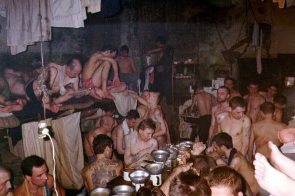 MOSCA: LA FOTO SHOCK DI UN CARCERE, CREMLINO SOTTO ACCUSA
